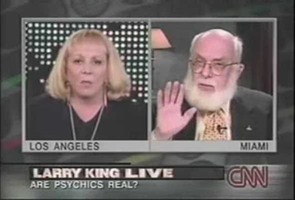 Sylvia Browne en James Randi bij CNN