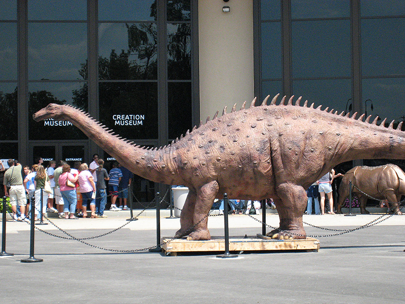 Het Creation Museum in Petersburg in de Amerikaanse staat Kentucky wordt onderhouden door de creationistische organisatie Answers in Genesis. Het museum kostte 27 miljoen dollar en werd in mei 2007 geopend. Foto: Wikipedia (Jelson25)